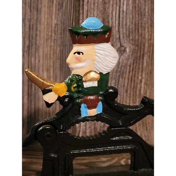 Vtg 1970s Cast Iron Nut Cracker Wood Base  Nutcracker Soldier Revolution - Picture 2 of 5